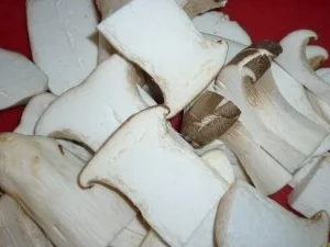 Hähnchenbrust mit Kräuterseitlingen und Schalotten an Babyspinat-Pesto - Rezept - Bild Nr. 4