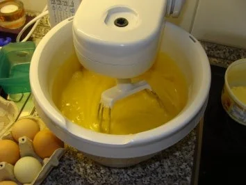 Rezept: Zitronen-Rührkuchen Bild Nr. 2 Zitronen-Rührkuchen - Rezept - Bild Nr. 2