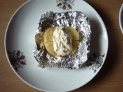 Kartoffeln in Alu gegrillt mit einer Creme von gestern - Rezept