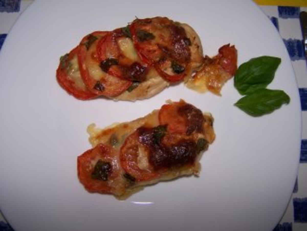 Hähnchenfilets mit Tomaten-Mozzarella-Fächer - Rezept