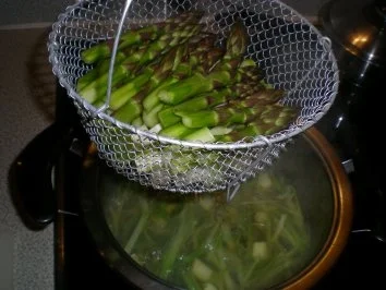 Rezept: grüne Spargel Suppe Bild Nr. 5 grüne Spargel Suppe - Rezept - Bild Nr. 5