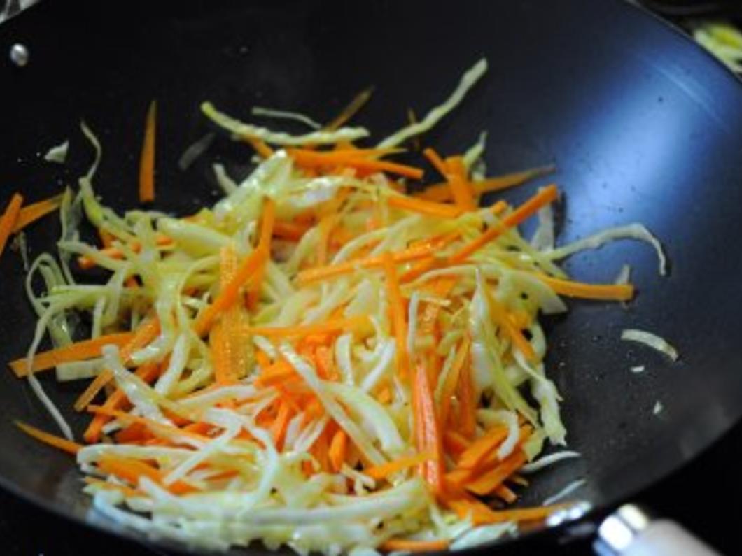 Reis mit Weißkraut und Karotten - schnell &amp; einfach - 87 kcal/100g