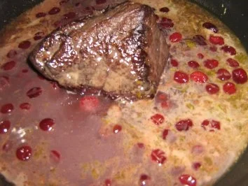 Sauerbraten mit  Nudeln an Cranberrysauce - Rezept - Bild Nr. 3
