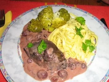 Sauerbraten mit  Nudeln an Cranberrysauce - Rezept - Bild Nr. 7