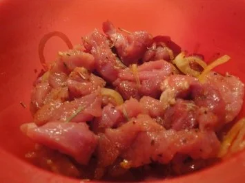 Schwein, Nudeln, Schafskäse im Auflauf - Rezept - Bild Nr. 2