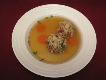Tiroler Speckknödelsuppe - Rezept