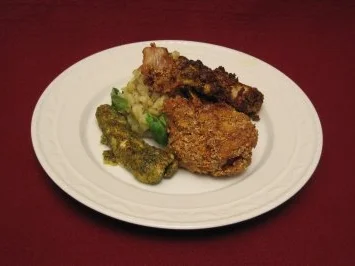 Dreierlei vom Backhendl an lauwarmem steirischem Erdäpfel-Vogerl-Salat - Rezept