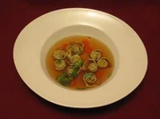 Rinderconsomme mit Kräuterflädle - Rezept