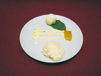 Grießflammerie auf Lavendel-Aprikosenspiegel mit Zitronentrüffel - Rezept