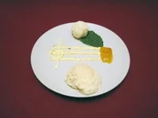 Grießflammerie auf Lavendel-Aprikosenspiegel mit Zitronentrüffel - Rezept