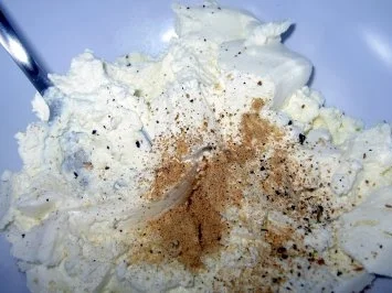 Ricotta-Tonka-Creme mit marinierten Erdbeeren - Rezept - Bild Nr. 4