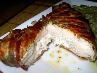 Mit Steinpilzen gefüllte Hähnchenbrust im Speckmantel - Rezept