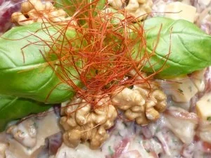 Birnen-Käsesalat mit roten Zwiebeln und Walnüssen - Rezept - Bild Nr. 2