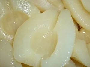 Birnen-Käsesalat mit roten Zwiebeln und Walnüssen - Rezept - Bild Nr. 4