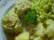 Rezept: Hackbällchen in Kräuter-Feta-Sauce, überbacken Hackbällchen in Kräuter-Feta-Sauce, überbacken - Rezept