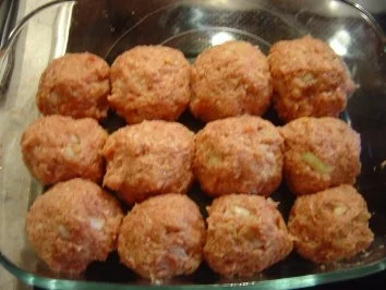 Rezept: Hackbällchen in Kräuter-Feta-Sauce, überbacken Bild Nr. 4 Hackbällchen in Kräuter-Feta-Sauce, überbacken - Rezept - Bild Nr. 4