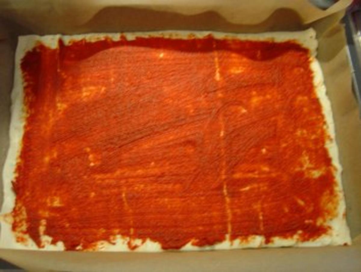 Pizza - Salami auf Blätterteig - Rezept - Bild Nr. 2