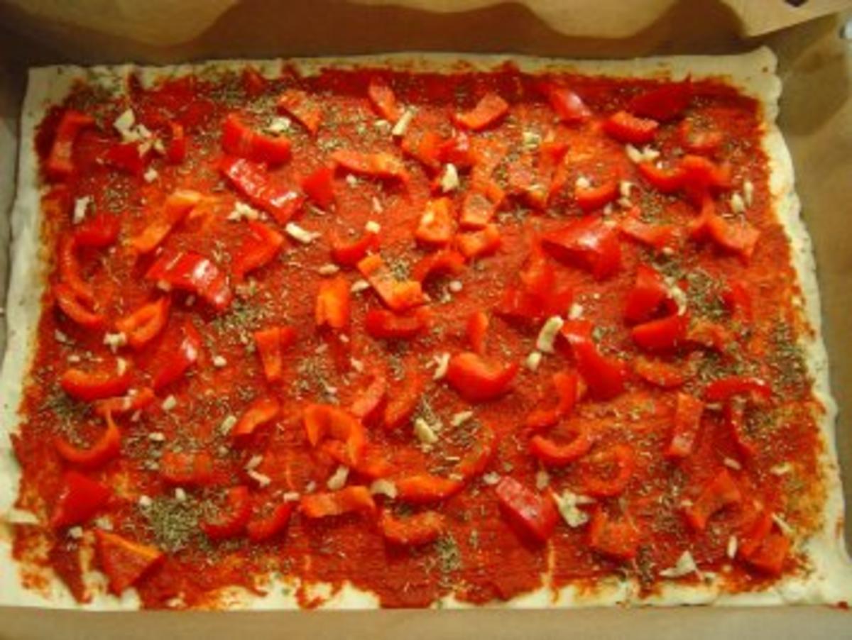 Pizza - Salami auf Blätterteig - Rezept - Bild Nr. 3