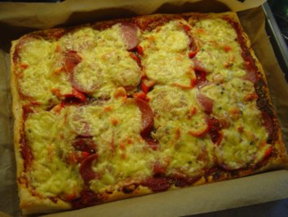 Pizza - Salami auf Blätterteig - Rezept - Bild Nr. 6