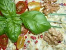 Fruchtiger Eiersalat an Honig-Bananen-Senfdressing und Pinienkernen - Rezept