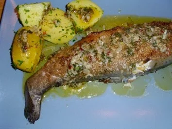 Rezept: Forelle gebraten mit Petersilienkartoffeln und Zitronenbutter Forelle gebraten mit Petersilienkartoffeln und Zitronenbutter - Rezept