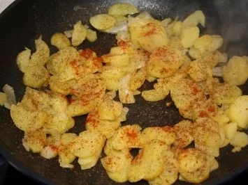 Butterkartoffel-Pfanne mit Zwiebel an Quark und Leinöl - Rezept - Bild Nr. 4