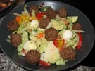 Gemischter Salat mit Hackbällchen - Rezept