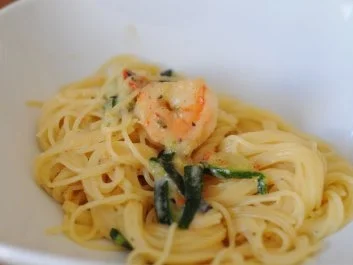 Pasta mit Garnelen, Zucchini und Tomaten - Rezept