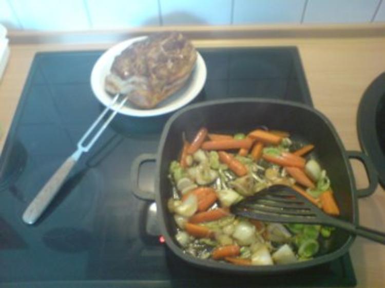 Gespickter Schweinebraten mit Schinkenspeck - 114 kcal/100g