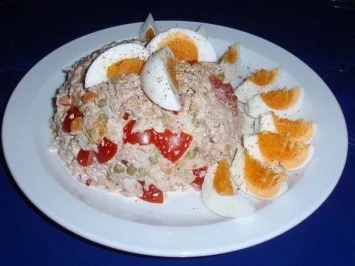 Rezept: Bunter Thunfischsalat mit Ei Bild Nr. 6 Bunter Thunfischsalat mit Ei - Rezept - Bild Nr. 6