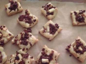 Rezept: Blätterteigteilchen mit Hack Blätterteigteilchen mit Hack - Rezept