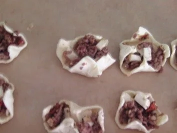 Rezept: Blätterteigteilchen mit Hack Bild Nr. 4 Blätterteigteilchen mit Hack - Rezept - Bild Nr. 4