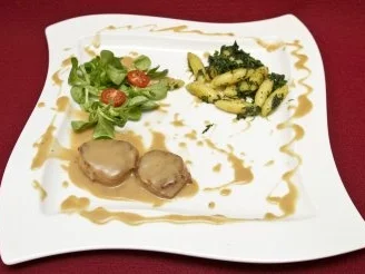 Beschwipstes Schweinefilet mit Parmaschinken in Biersoße und Schupfnudeln (Jürgen Milski) - Rezept