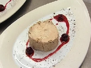 Nougatparfait auf Amarenakirschen - Rezept