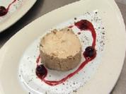 Nougatparfait auf Amarenakirschen - Rezept