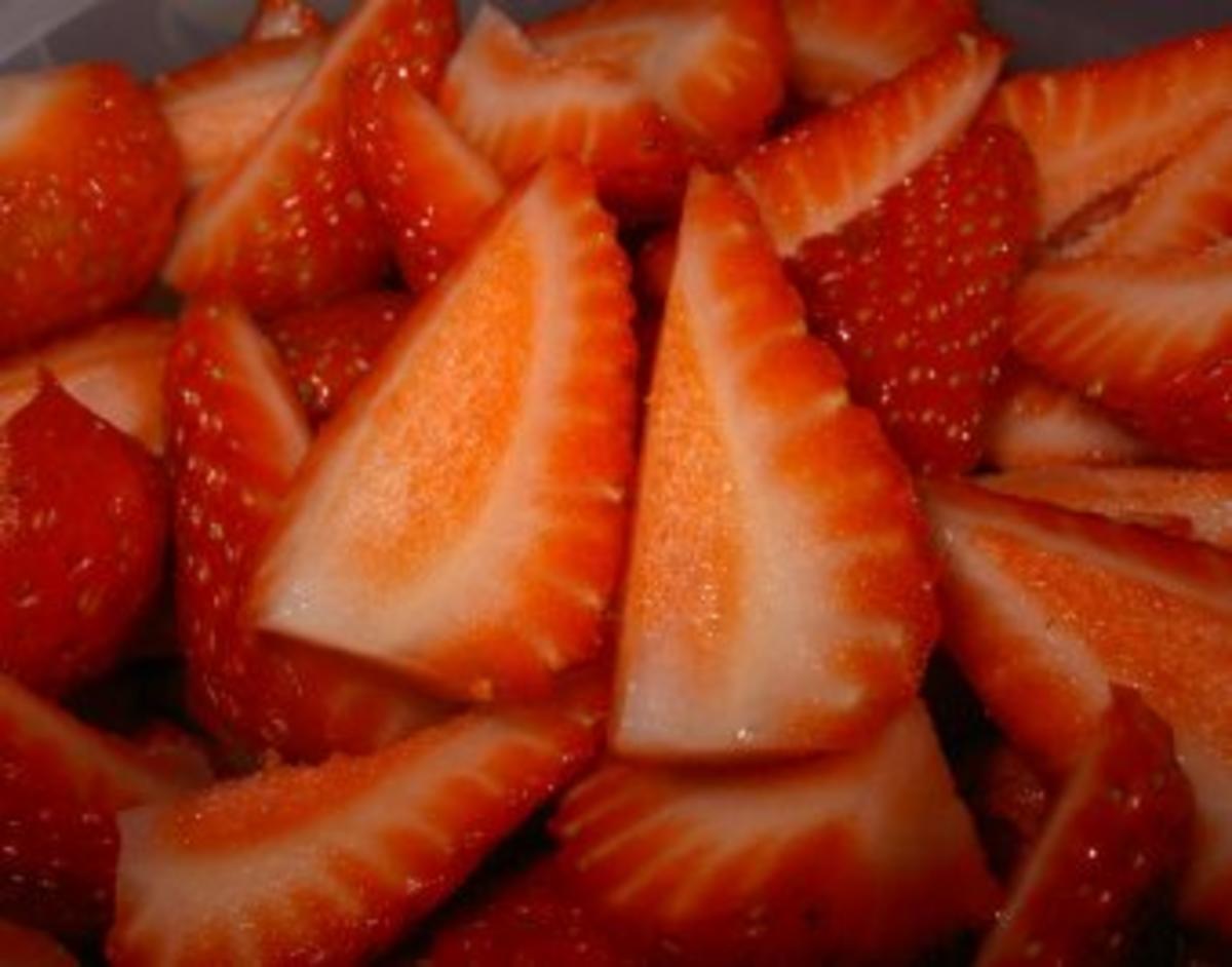 Ricotta-Minz-Mousse mit glasierten Erdbeeren - Rezept - Bild Nr. 6