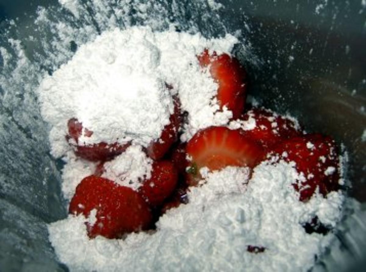 Ricotta-Minz-Mousse mit glasierten Erdbeeren - Rezept - Bild Nr. 7
