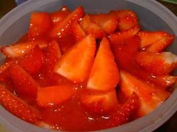 Ricotta-Minz-Mousse mit glasierten Erdbeeren - Rezept - Bild Nr. 8