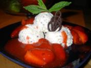 Ricotta-Minz-Mousse mit glasierten Erdbeeren - Rezept