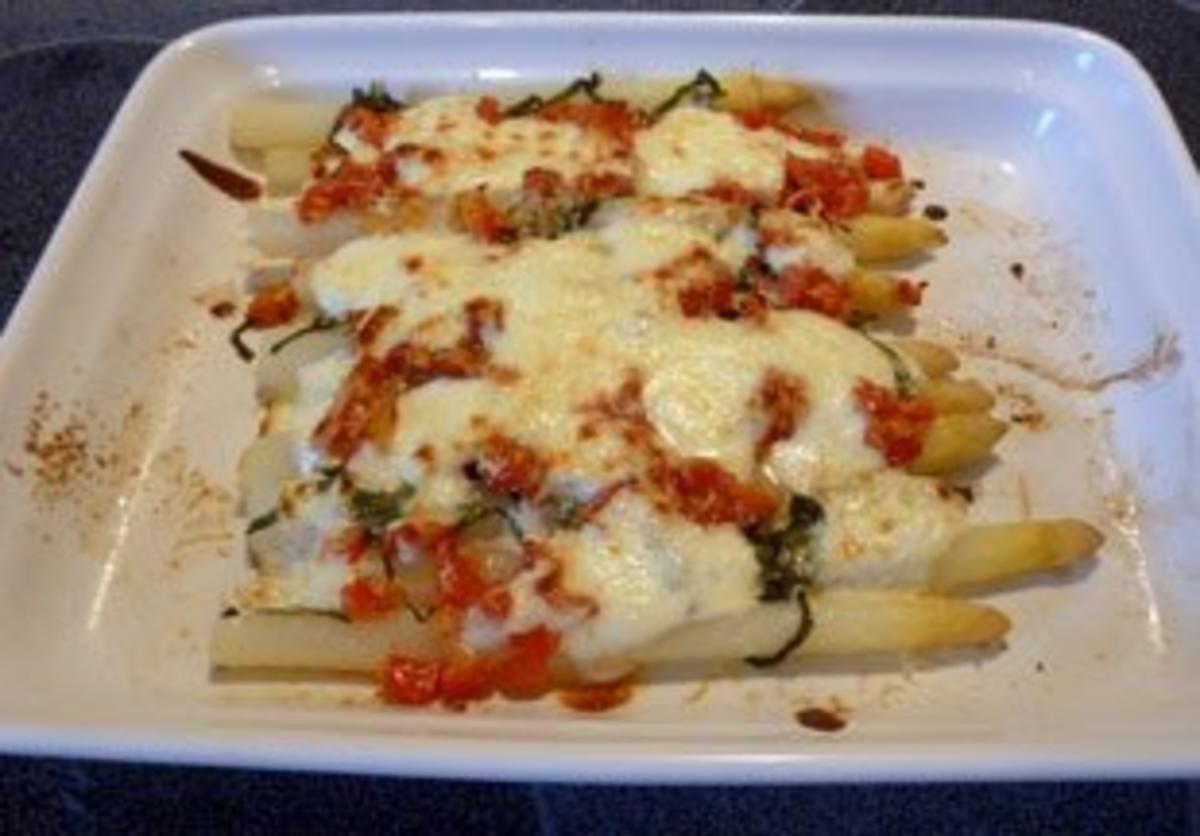 Bilder für Gratinierter Spargel mit Tomaten, Basilikum und Parmesan - Rezept