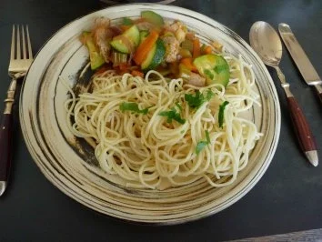 Pfannengerichte - Bunte Pfanne an Nudeln - Rezept