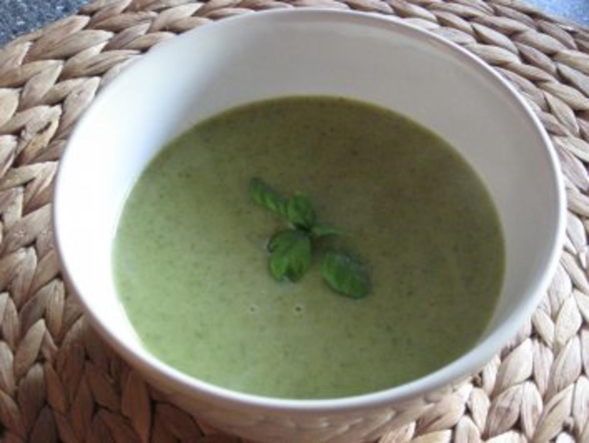 Leichte Brokkoli-Créme-Suppe - Rezept