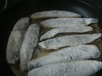 Rezept: Grüne Heringe gebraten mit Salzkartoffeln und Gurkensalat Bild Nr. 8 Grüne Heringe gebraten mit Salzkartoffeln und Gurkensalat - Rezept - Bild Nr. 8