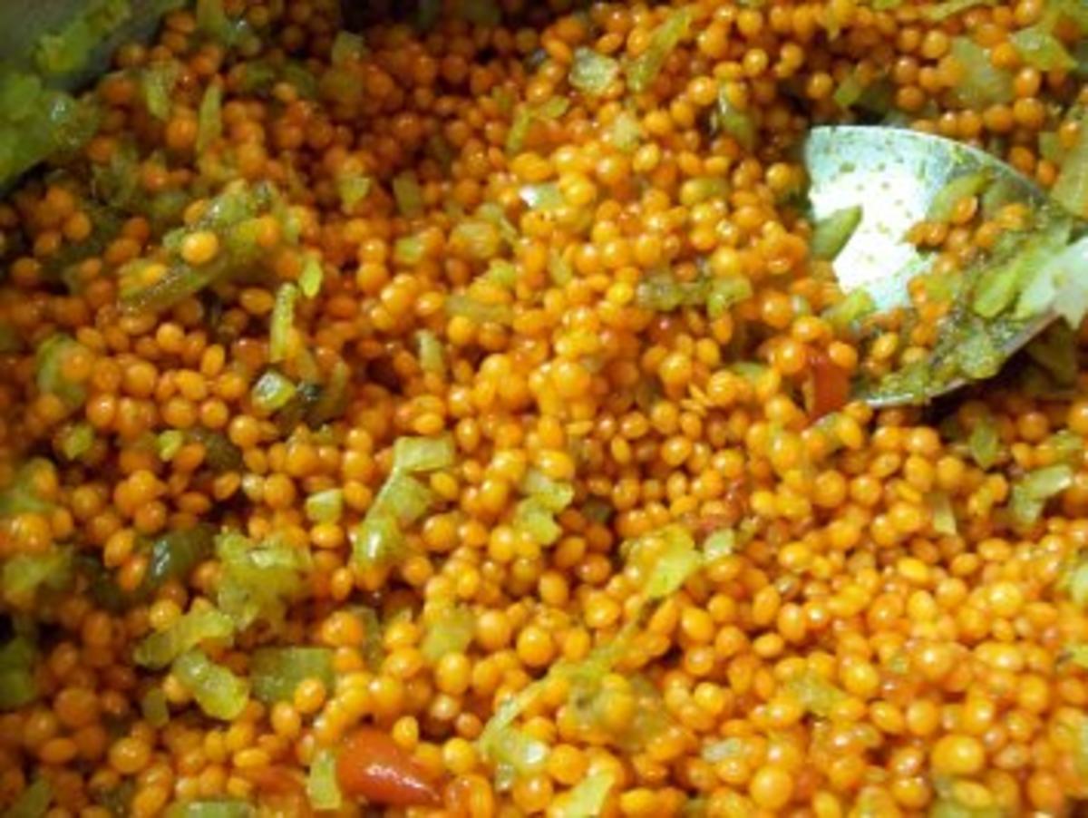 Knusperperlhuhn mit goldenen Linsenbällchen auf Sommersalat in Orangen-Olivenölemulsion - Rezept - Bild Nr. 2