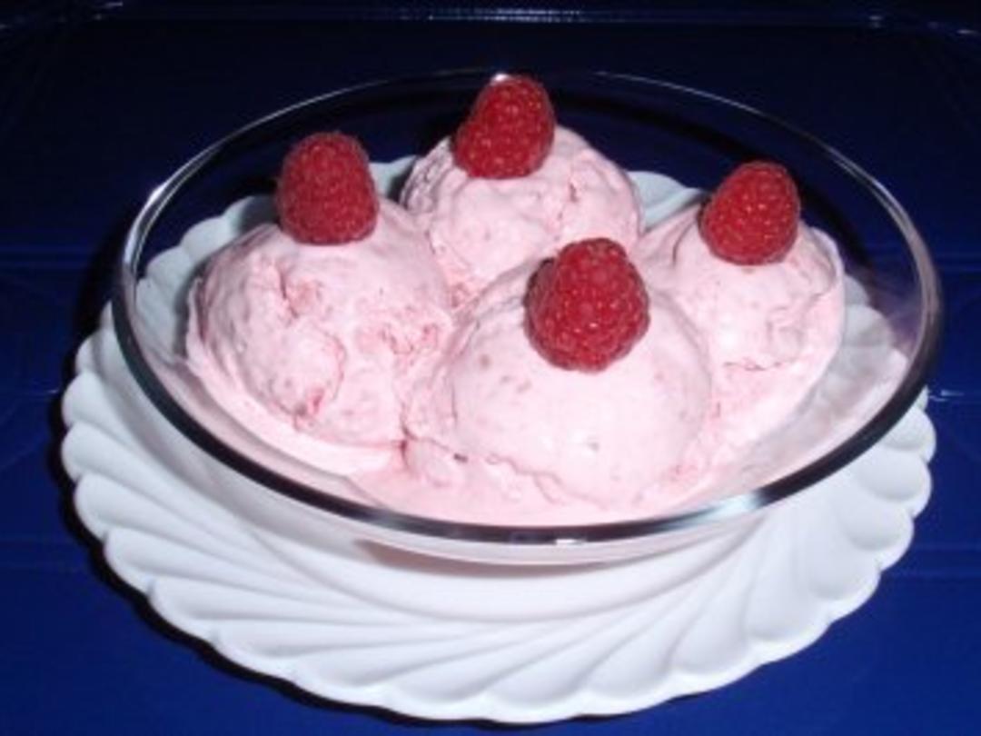 Cremiges Himbeer-Joghurt-Eis - schnell &amp; einfach - 126 kcal/100g