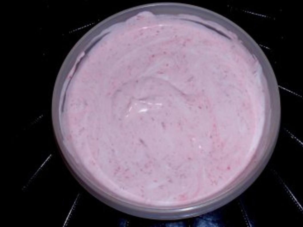Cremiges Himbeer-Joghurt-Eis - schnell &amp; einfach - 126 kcal/100g