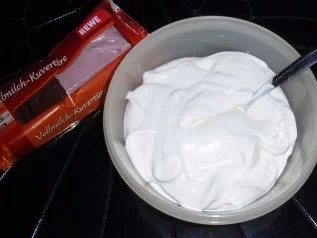 Rezept: Cremiges Schokoladen-Joghurt-Eis Bild Nr. 2 Cremiges Schokoladen-Joghurt-Eis - Rezept - Bild Nr. 2