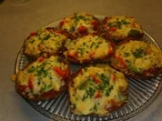 Überbackene: Brotpizza mit Mais und Paprika - Rezept