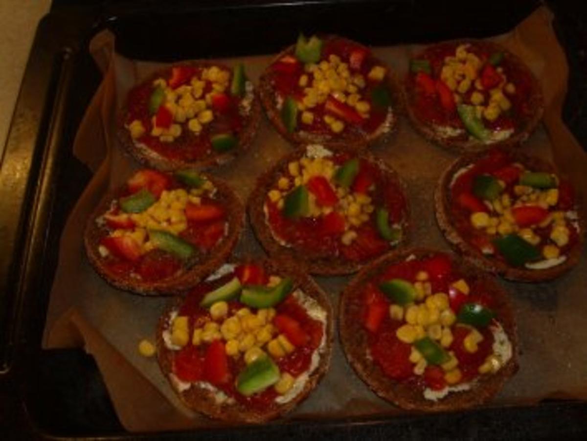 Überbackene: Brotpizza mit Mais und Paprika - Rezept - Bild Nr. 3
