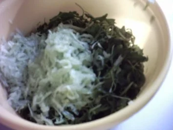 Rezept: Ruccolasalat mit grüner Gurke Bild Nr. 3 Ruccolasalat mit grüner Gurke - Rezept - Bild Nr. 3